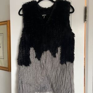 Sioni Black Faux Fur Vest